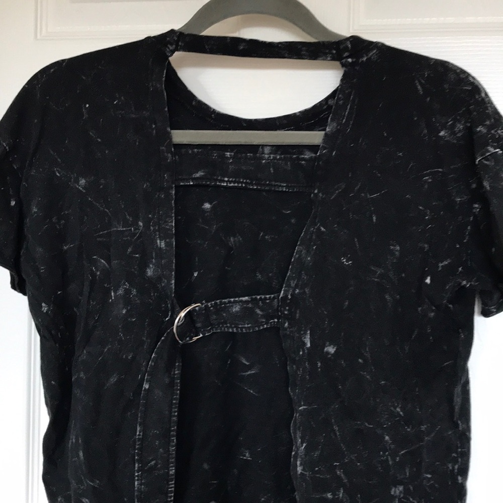 SOLD Open Back tee - Picture 5 of 6